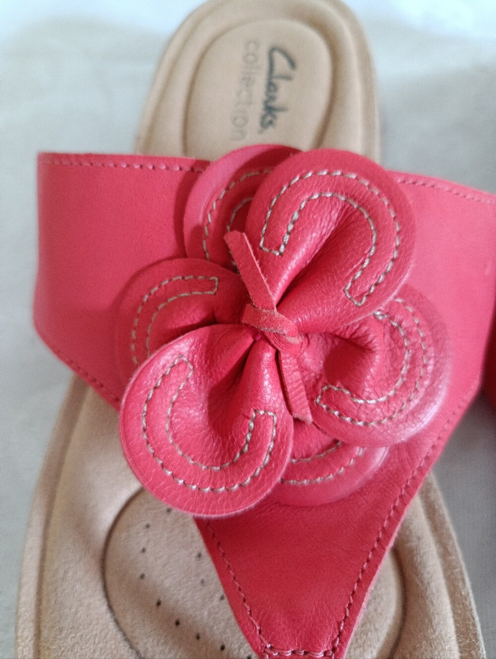 Clarks Leather Flower Thong Sandals Cushioned 8.5 Red - Picture 13 of 16